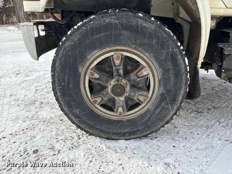 image for item FG2605 1993 International 4900 dump truck