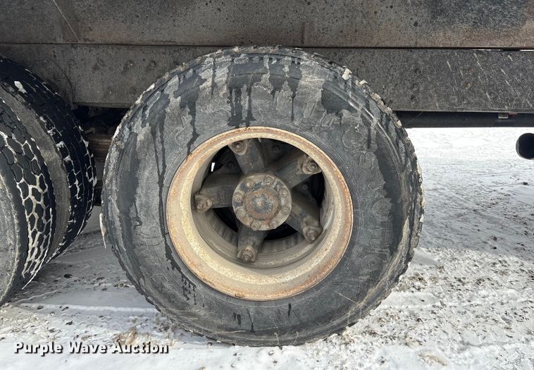 image for item FG2605 1993 International 4900 dump truck