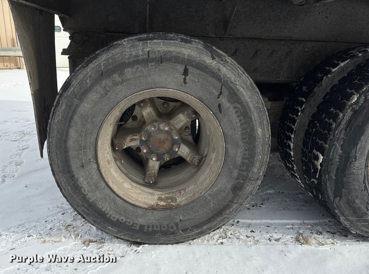 image for item FG2605 1993 International 4900 dump truck