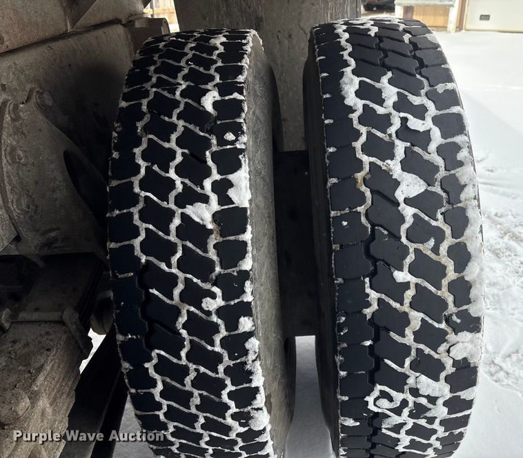 image for item FG2605 1993 International 4900 dump truck