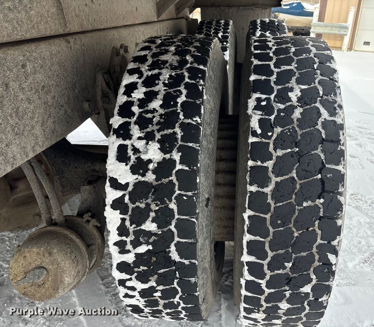 image for item FG2605 1993 International 4900 dump truck