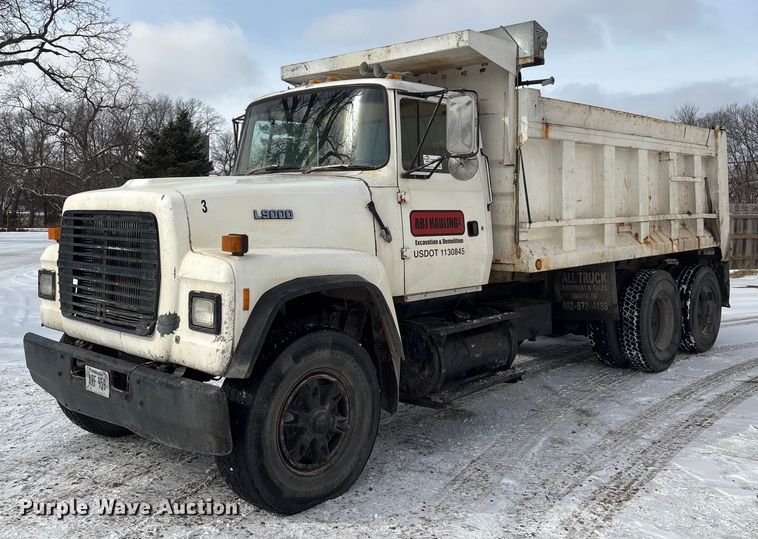 image for item FG2606 1992 Ford LT9000 Dump truck