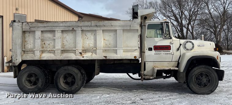 image for item FG2606 1992 Ford LT9000 Dump truck