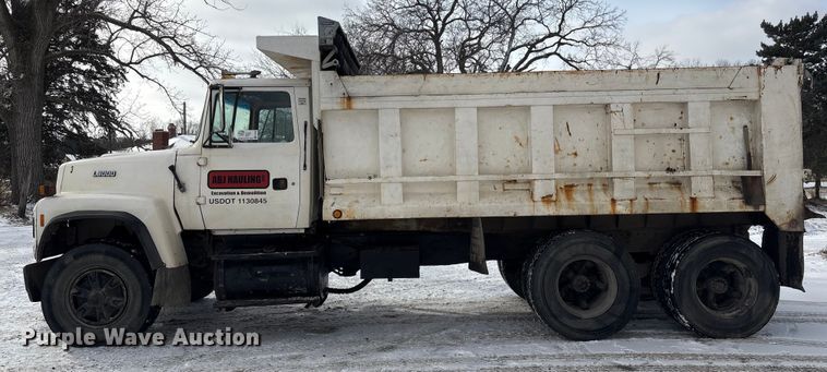 image for item FG2606 1992 Ford LT9000 Dump truck