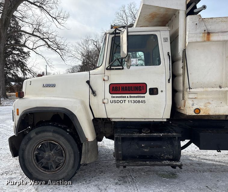image for item FG2606 1992 Ford LT9000 Dump truck