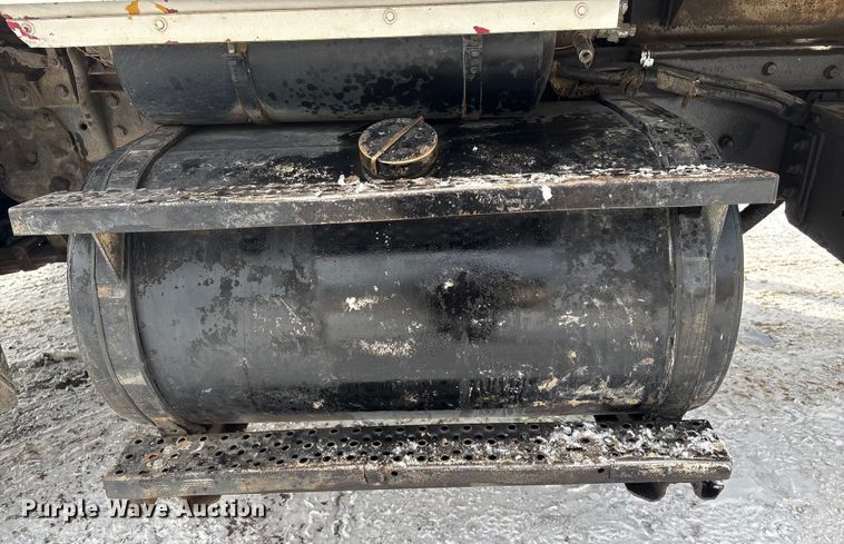 image for item FG2606 1992 Ford LT9000 Dump truck