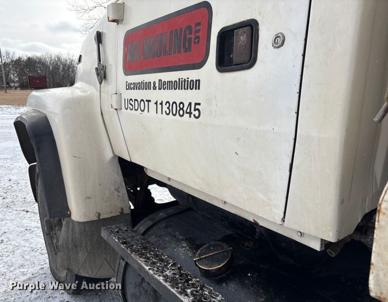 image for item FG2606 1992 Ford LT9000 Dump truck