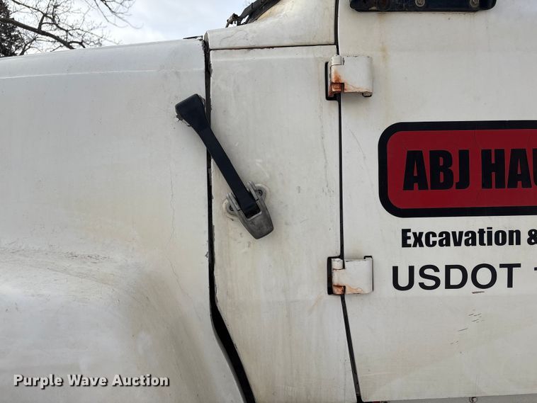 image for item FG2606 1992 Ford LT9000 Dump truck