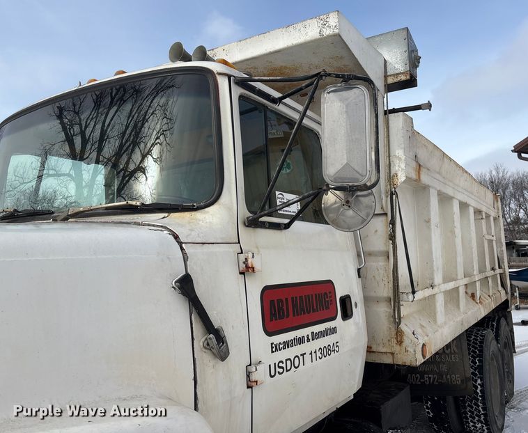 image for item FG2606 1992 Ford LT9000 Dump truck