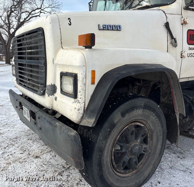 image for item FG2606 1992 Ford LT9000 Dump truck