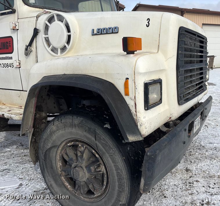 image for item FG2606 1992 Ford LT9000 Dump truck