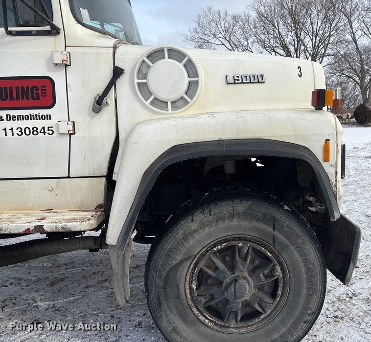 image for item FG2606 1992 Ford LT9000 Dump truck