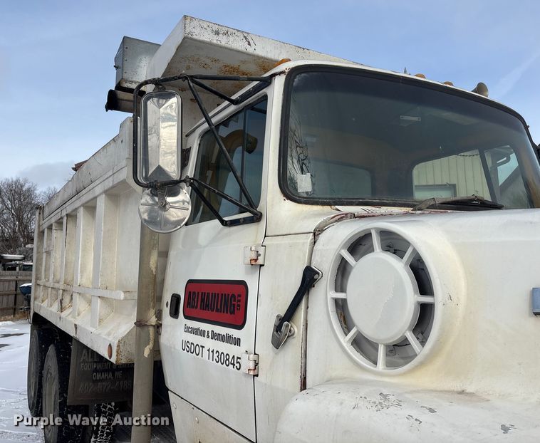 image for item FG2606 1992 Ford LT9000 Dump truck