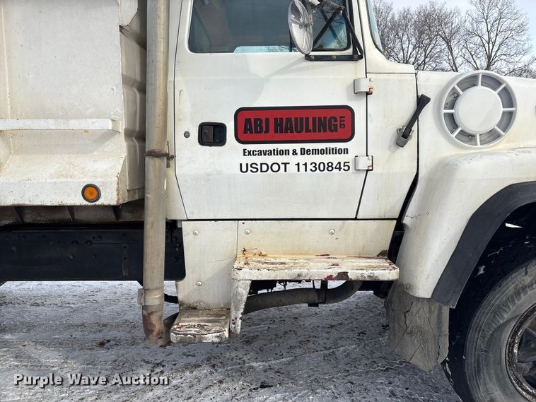 image for item FG2606 1992 Ford LT9000 Dump truck
