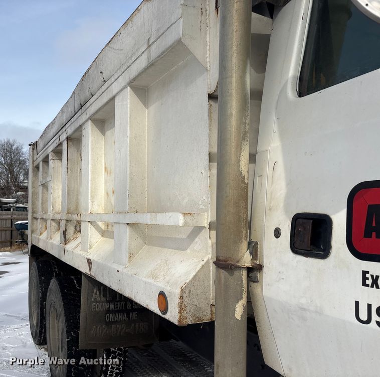 image for item FG2606 1992 Ford LT9000 Dump truck