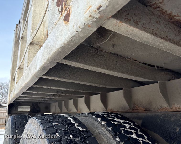 image for item FG2606 1992 Ford LT9000 Dump truck