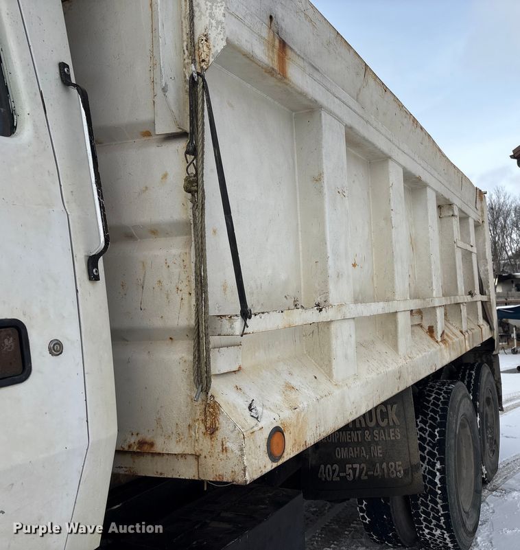 image for item FG2606 1992 Ford LT9000 Dump truck