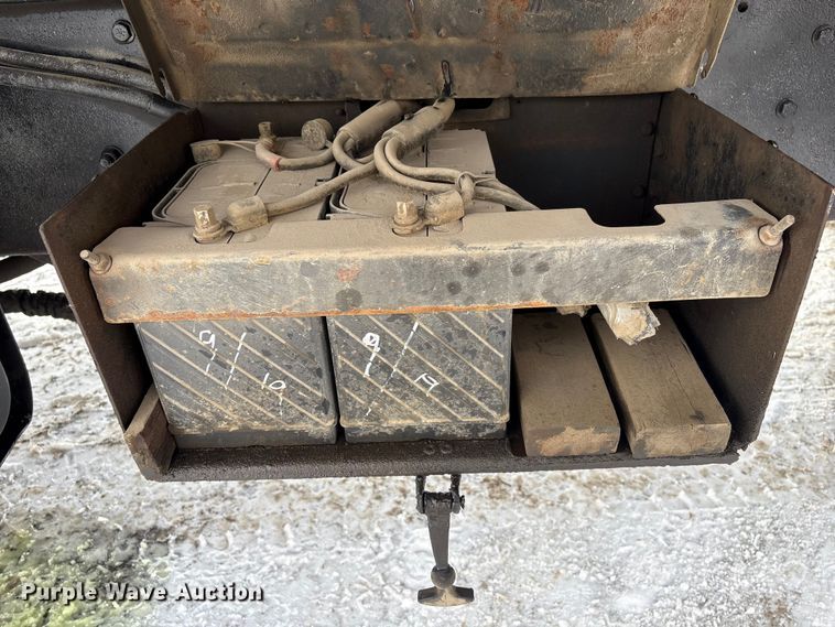 image for item FG2606 1992 Ford LT9000 Dump truck