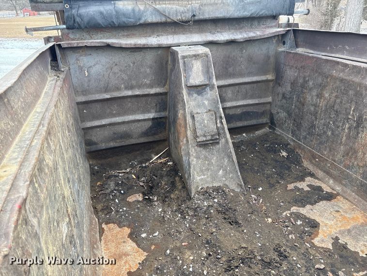 image for item FG2606 1992 Ford LT9000 Dump truck