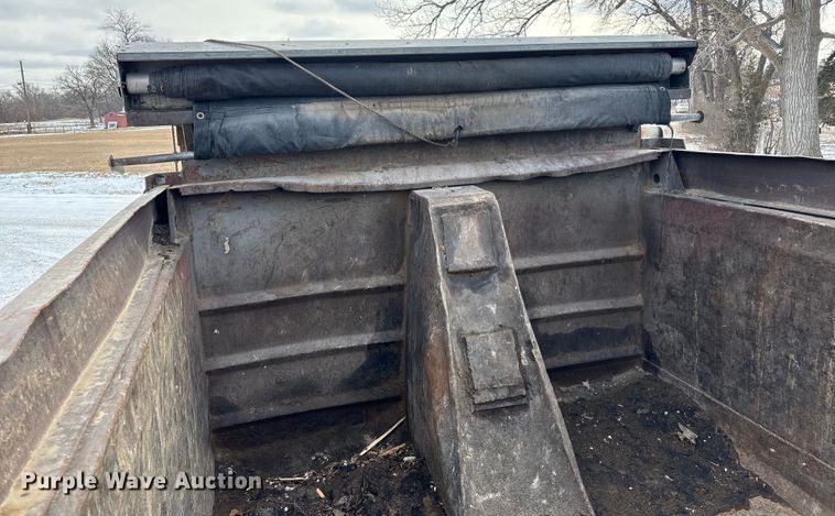 image for item FG2606 1992 Ford LT9000 Dump truck