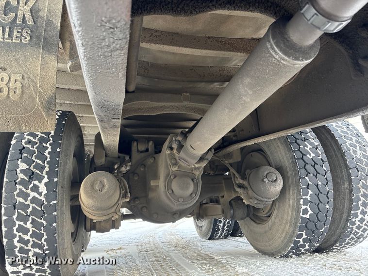 image for item FG2606 1992 Ford LT9000 Dump truck