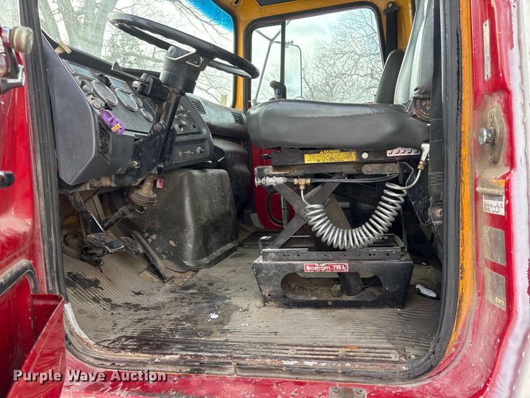 image for item FG2606 1992 Ford LT9000 Dump truck