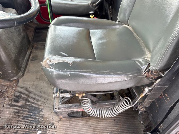 image for item FG2606 1992 Ford LT9000 Dump truck