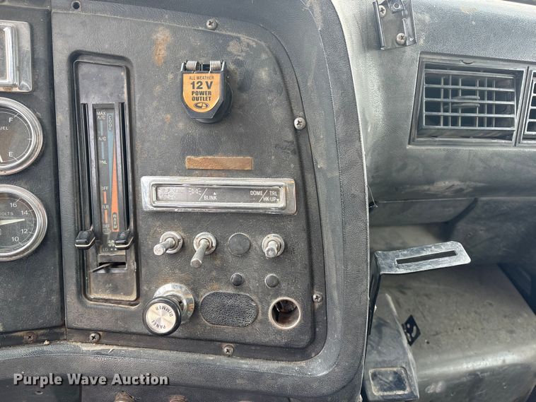 image for item FG2606 1992 Ford LT9000 Dump truck