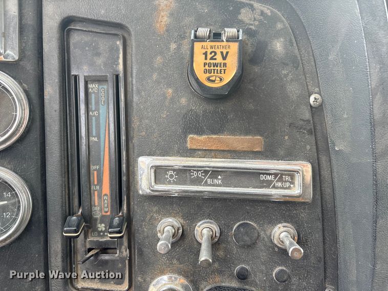 image for item FG2606 1992 Ford LT9000 Dump truck