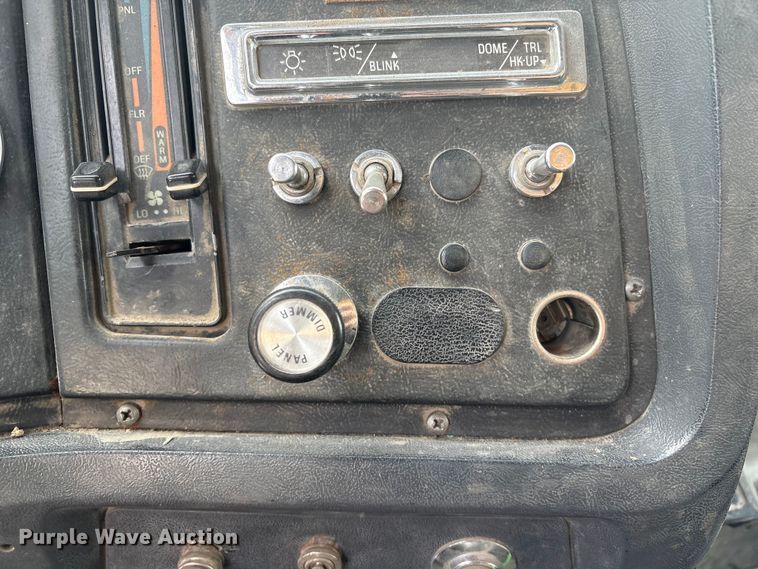 image for item FG2606 1992 Ford LT9000 Dump truck