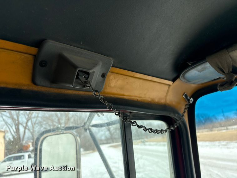 image for item FG2606 1992 Ford LT9000 Dump truck