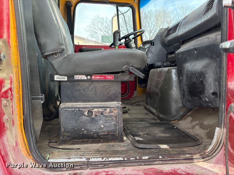 image for item FG2606 1992 Ford LT9000 Dump truck