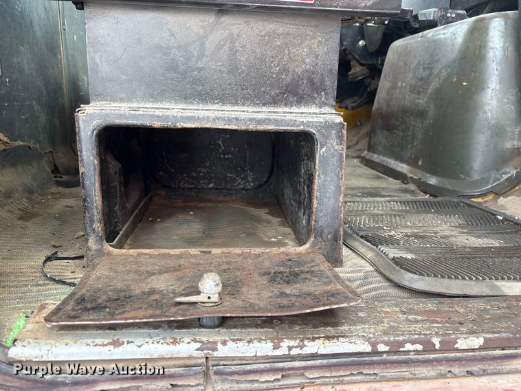 image for item FG2606 1992 Ford LT9000 Dump truck