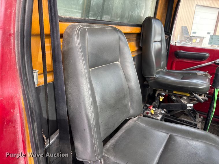 image for item FG2606 1992 Ford LT9000 Dump truck