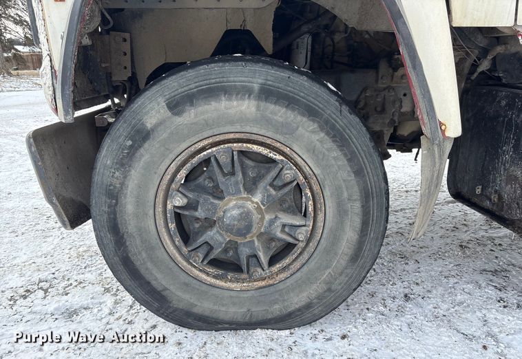 image for item FG2606 1992 Ford LT9000 Dump truck