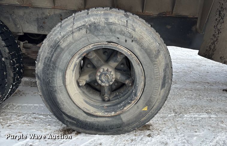 image for item FG2606 1992 Ford LT9000 Dump truck