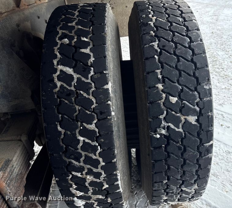 image for item FG2606 1992 Ford LT9000 Dump truck