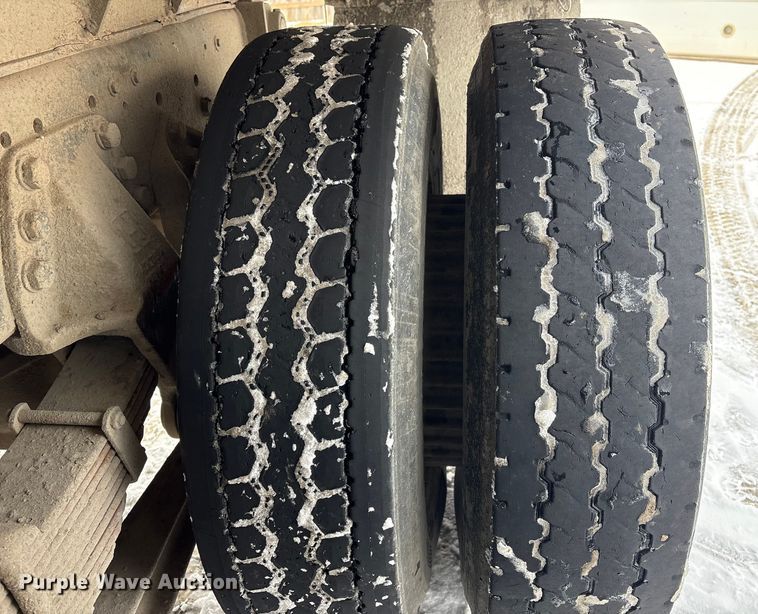 image for item FG2606 1992 Ford LT9000 Dump truck