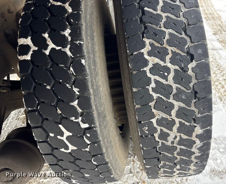 image for item FG2606 1992 Ford LT9000 Dump truck