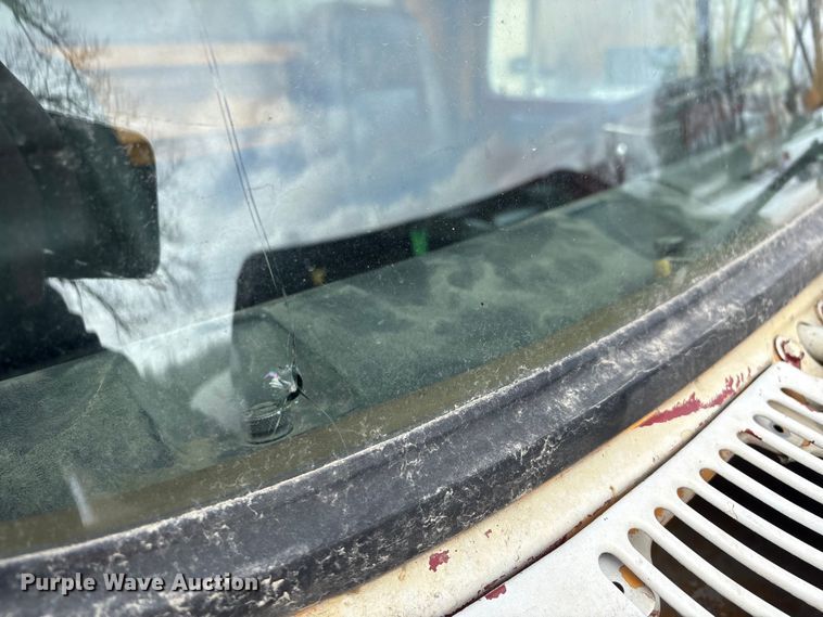 image for item FG2606 1992 Ford LT9000 Dump truck