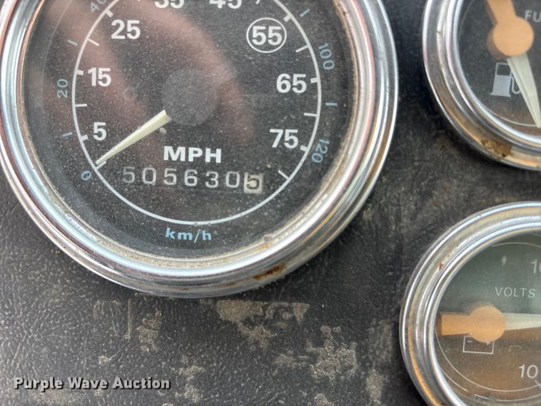 image for item FG2606 1992 Ford LT9000 Dump truck