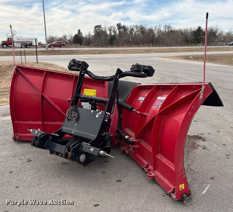 image for item FG2627 2010 International MA025 tow truck