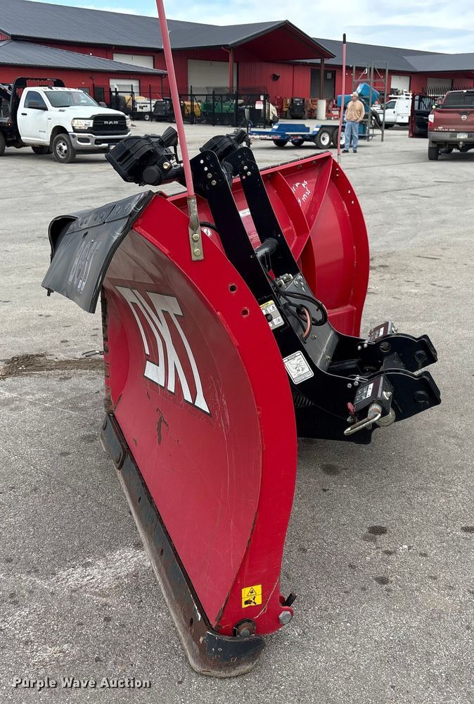 image for item FG2627 2010 International MA025 tow truck