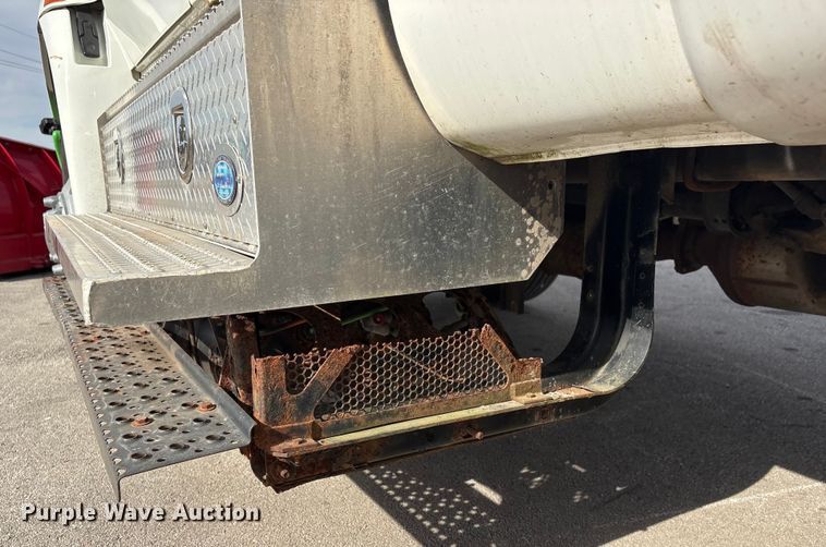 image for item FG2627 2010 International MA025 tow truck