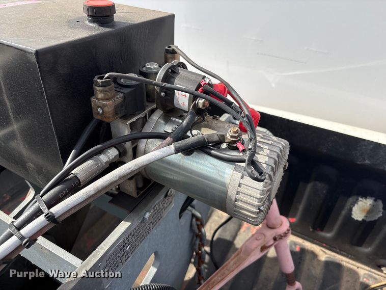 image for item FG2627 2010 International MA025 tow truck