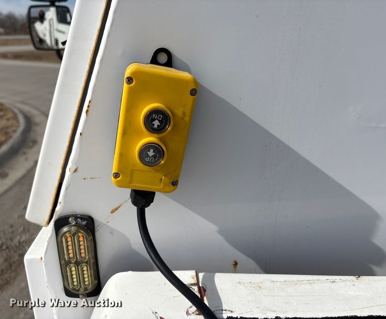 image for item FG2627 2010 International MA025 tow truck