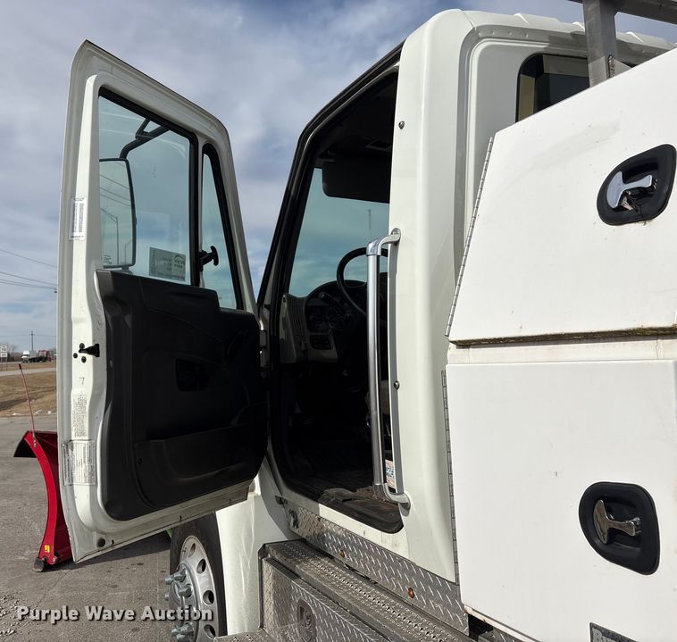 image for item FG2627 2010 International MA025 tow truck