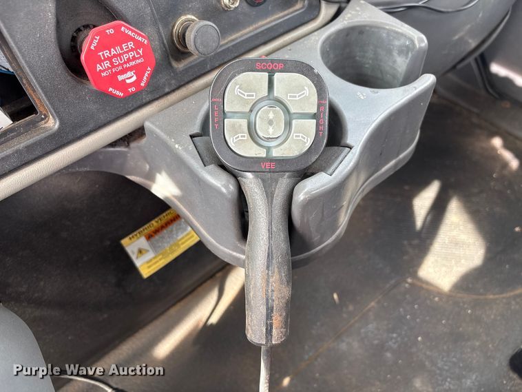 image for item FG2627 2010 International MA025 tow truck