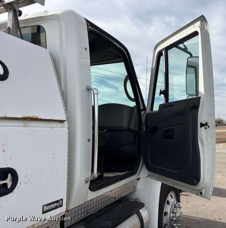 image for item FG2627 2010 International MA025 tow truck