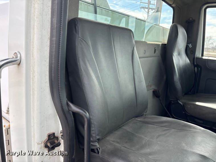 image for item FG2627 2010 International MA025 tow truck